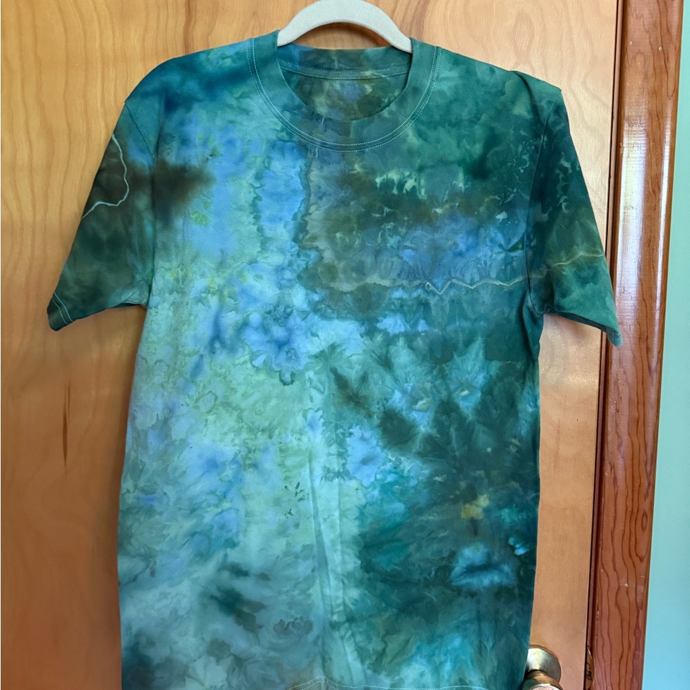 Kirkland Signature Green and Blue Tie-Dye Short Sleeve Tee